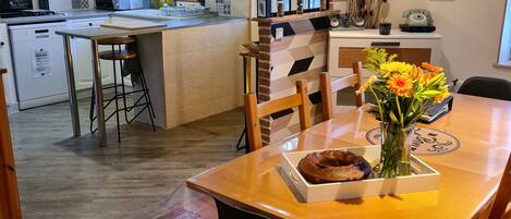 Kylskåp, mikrovågsugn och diskmaskin