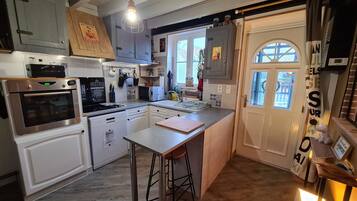 Réfrigérateur, micro-ondes, lave-vaisselle