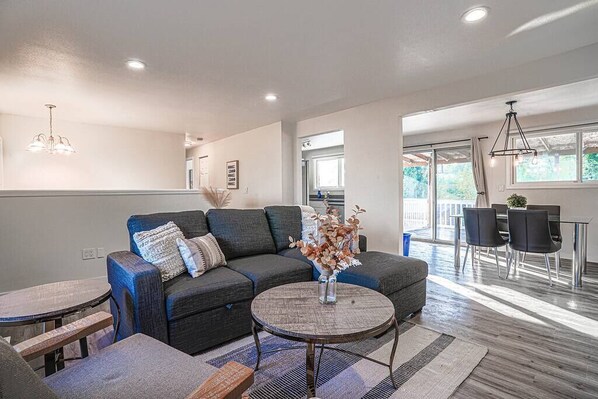 Fernseher, Kamin, Arbeitsbereiche