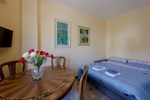 1 bedroom, iron/ironing board, WiFi, bed sheets - GuestHost - Spacious and comfortable apartment perfect for 4 guests is located in the Ninfea condominium, in an elegant residential area. The house is equipped with every comfort: WiFi, equipped kitchen, washing machine, air conditioning, furnished terra (Sanremo)