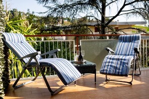 Unclassified image, 2 of 21, button