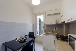 Fridge, microwave, oven, stovetop - GuestHost - Spacious and comfortable apartment perfect for 4 guests is located in the Ninfea condominium, in an elegant residential area. The house is equipped with every comfort: WiFi, equipped kitchen, washing machine, air conditioning, furnished terra (Sanremo)
