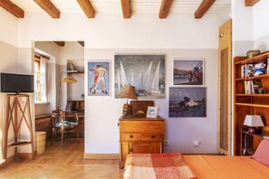 1 chambre, fer et planche à repasser, accès Internet, draps fournis