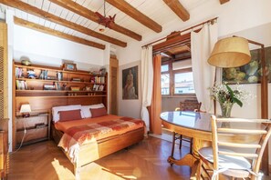 1 chambre, fer et planche à repasser, accès Internet, draps fournis