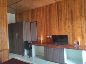 特色客房, 1 張特大雙人床 | 高級寢具、筆電工作空間、免費無線上網、床單