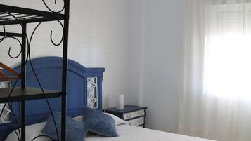 3 slaapkamers, een strijkplank/strijkijzer, gratis wifi