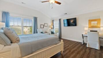 6 bedrooms, desk, iron/ironing board, free WiFi