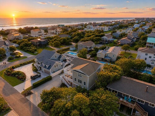 Luxury Sandbridge Retreat | Pool, Hot Tub, Game Room, Walk to Beach SP305