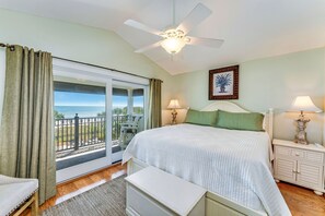 3 bedrooms, WiFi - Beach Front, 3 BR 3.5 Dog Friendly House, Centrally located with pool - One Charleston Place C (St. George Island)