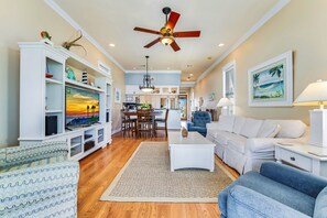 DVD player, stereo - Beach Front, 3 BR 3.5 Dog Friendly House, Centrally located with pool - One Charleston Place C (St. George Island)