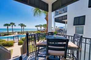Outdoor dining - Beach Front, 3 BR 3.5 Dog Friendly House, Centrally located with pool - One Charleston Place C (St. George Island)