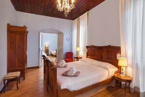 6 bedrooms, iron/ironing board, free WiFi, bed sheets