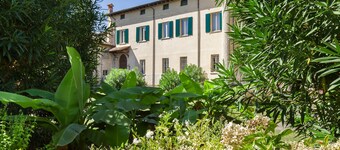 Villa L'Oleandra with Pool up to 12 People