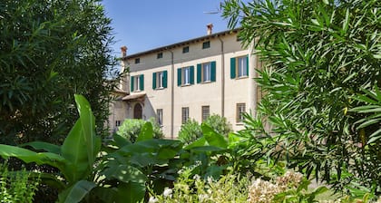Villa L'Oleandra with Pool up to 12 People