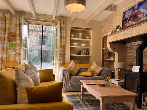 Delightful property, large garden, heated pool, great place for a family holiday