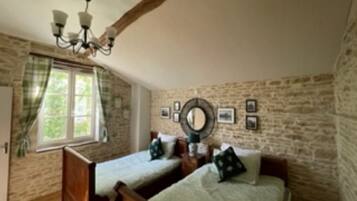 4 Schlafzimmer, Bügeleisen/Bügelbrett, kostenloses WLAN, Bettwäsche