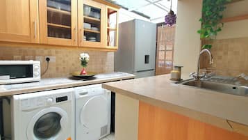 Cottage | Bếp riêng | Tủ lạnh, lò vi sóng, lò nướng, bếp nấu