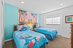 5 chambres, fer et planche à repasser, lit de bébé portatif