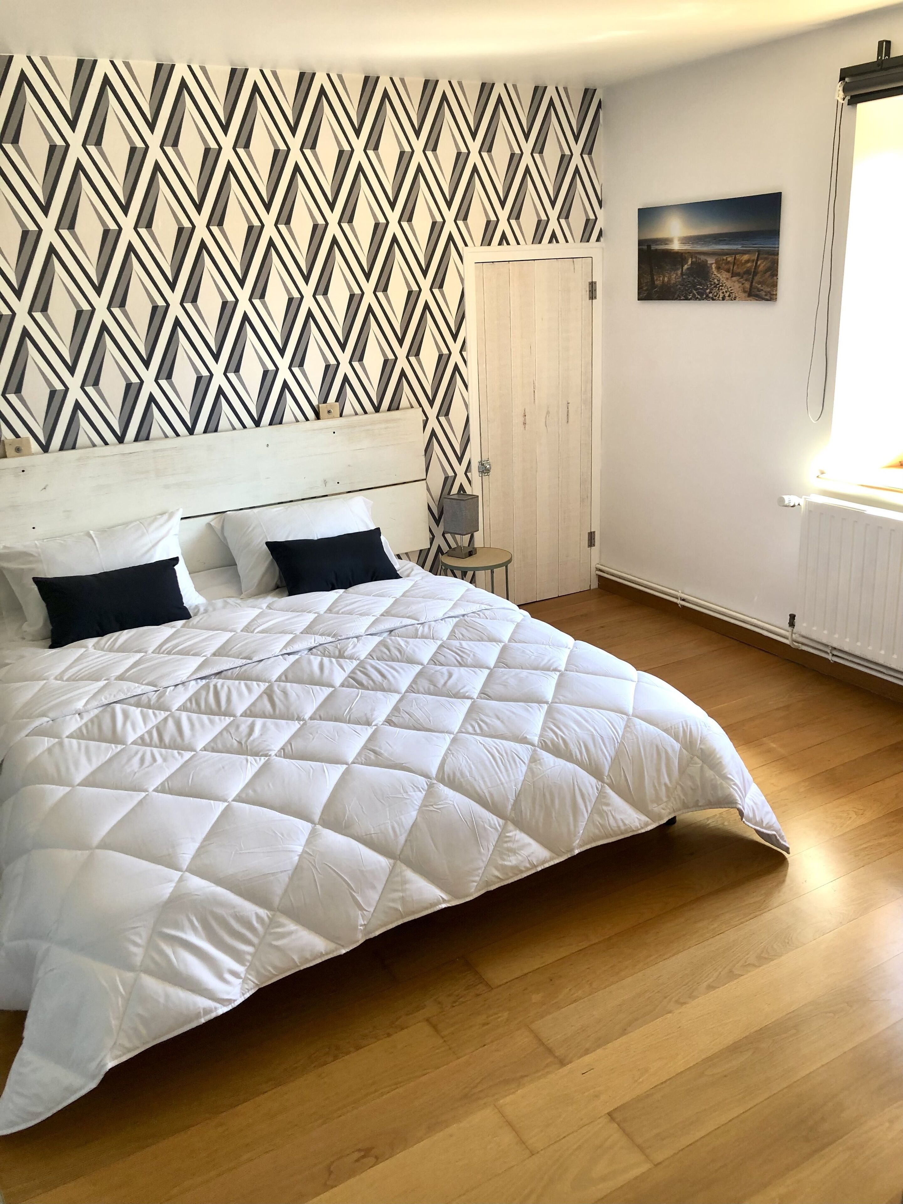 3 slaapkamers, een strijkplank/strijkijzer, reisbedje, gratis wifi