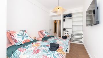 2 bedrooms, iron/ironing board, travel crib, free WiFi