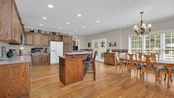 KylskÄp, mikrovÄgsugn, ugn och spishÀll