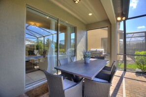 Outdoor dining - Mickey’s Haven 5 Bdrm/4 Bath in Solterra #2355 (Davenport)