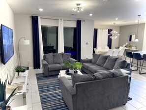 Smart TV, video games, foosball - Mickey’s Haven 5 Bdrm/4 Bath in Solterra #2355 (Davenport)