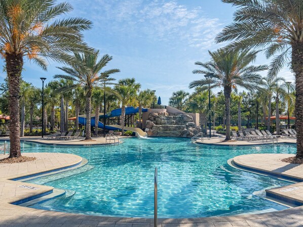 A heated pool - Mickey’s Haven 5 Bdrm/4 Bath in Solterra #2355 (Davenport)