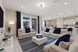 Smart TV, video games, foosball - Mickey’s Haven 5 Bdrm/4 Bath in Solterra #2355 (Davenport)