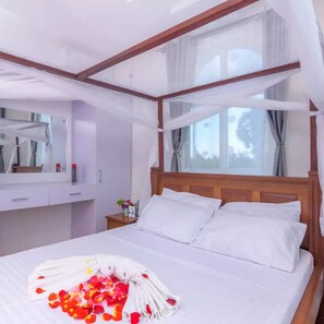 2 bedrooms, iron/ironing board, free WiFi, bed sheets