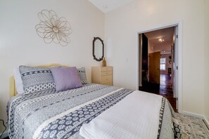 6 soveværelser, skrivebord, strygejern/strygebræt, weekendseng