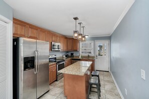 Fridge, microwave, oven, stovetop - Anchors Away 3 Bedrooms Second Row (Garden City Beach)