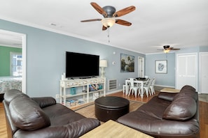 TV - Beachfront 3BR w/ private pool and hot tub in Garden City Beach (Garden City Beach)