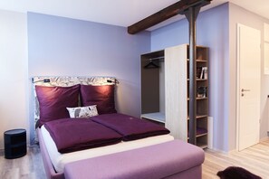 1 bedroom, free WiFi, bed sheets - Half-timbered romance at the cathedral (Fulda)