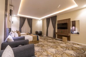 ジュニア スイート | 1 室のベッドルーム、低刺激性寝具、ピロートップベッド、ミニバー