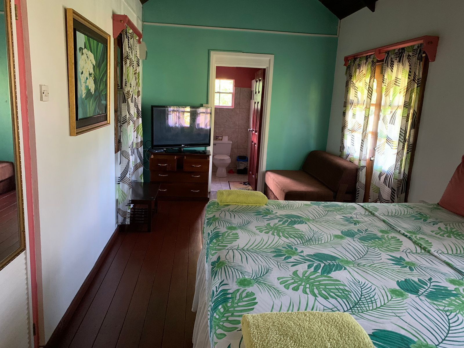 1 habitación, tabla de planchar con plancha y wifi gratis 