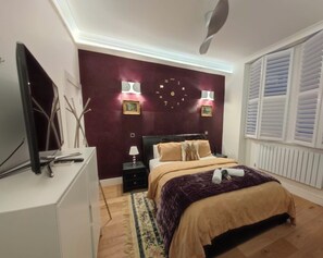 2 bedrooms, travel cot, WiFi, bed sheets