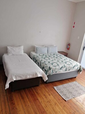 Basic Room | Free WiFi - monument pavilion (Gqeberha (Port Elizabeth))