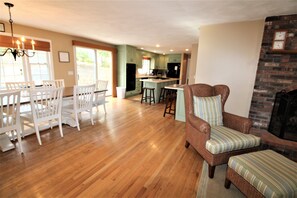 Dining - Sprawling Home With Great Outdoor Space (2288) (Harwich Port)