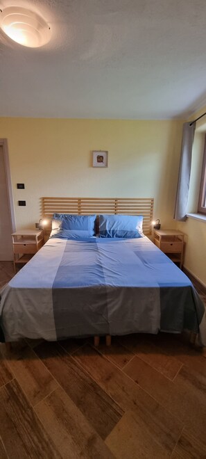 Kahden hengen comfort-huone (yksi tai kaksi sänkyä) | Untuvapeitot, yksilöllisesti sisustettu, yksilöllisesti kalustettu