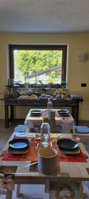 Ilmainen päivittäinen buffetaamiainen