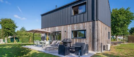 تناول الطعام بالخارج