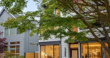 Perch - Ballard Bliss: Great Ballard location! Spacious 3BR w/parking