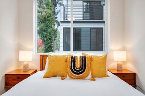 3 habitaciones, escritorio, tabla de planchar con plancha y wifi gratis