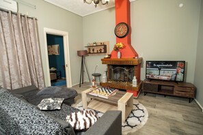 Smart TV, fireplace