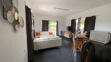 Apartment, 1 Queen Bed | 1 bedroom, free WiFi, bed sheets