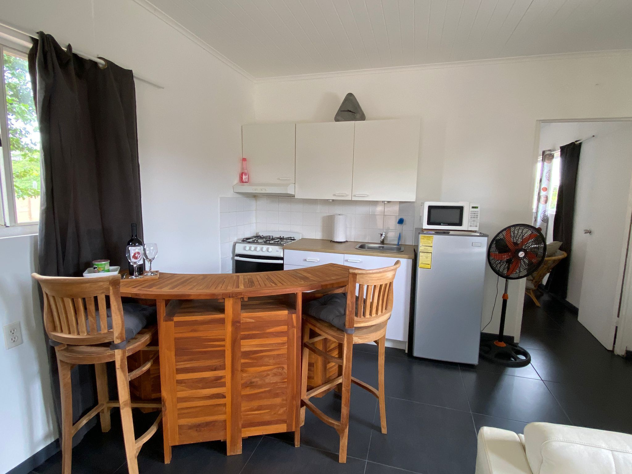 Apartment, 1 Queen Bed | Dining