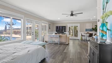 4 bedrooms, desk, iron/ironing board, travel crib