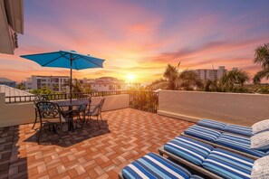 Outdoor dining - Gertrude's Siesta | 100% Private, Pool, Terraces, Rooftops, in Siesta Village at best Beach!. (Siesta Key)