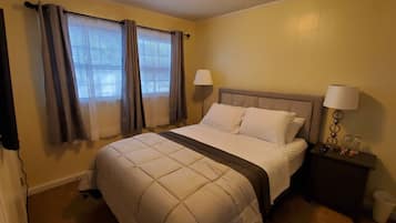 3 bedrooms, iron/ironing board, travel crib, free WiFi